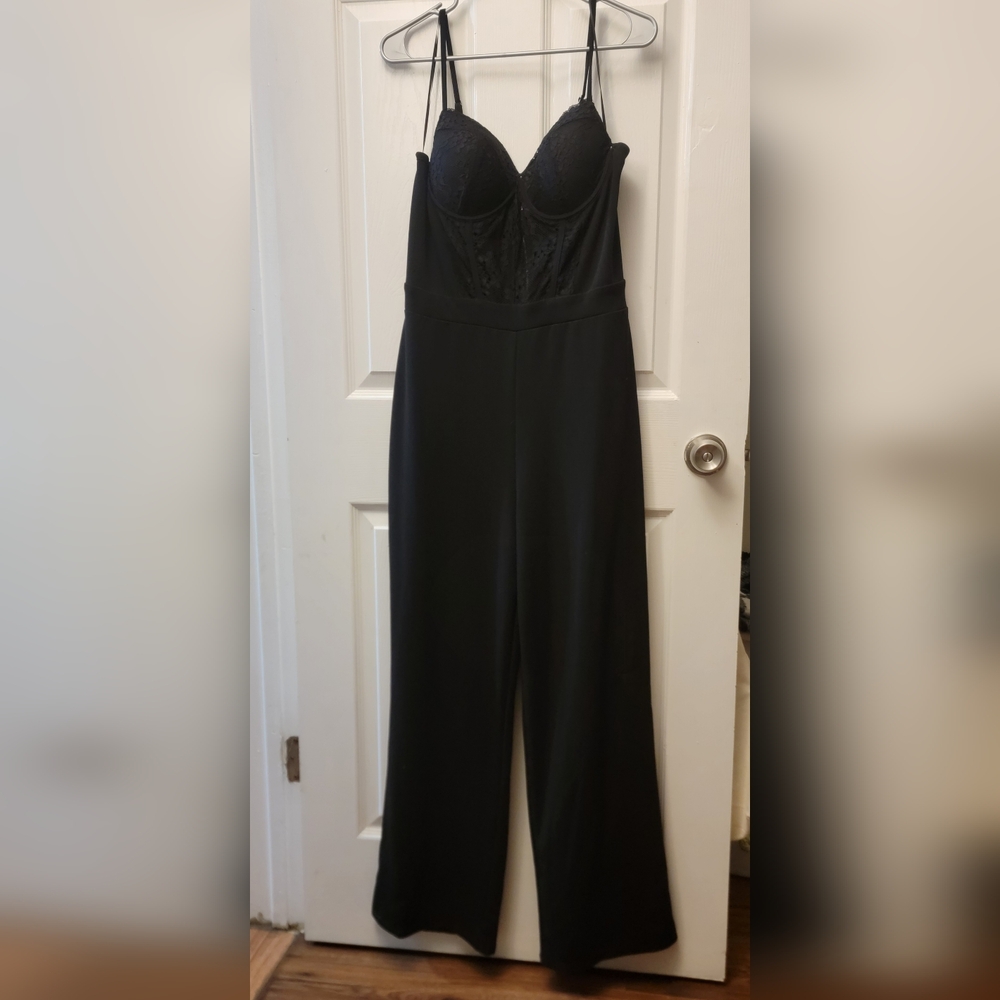 Black Wide-Leg Jumpsuit with Sleek Silhouette